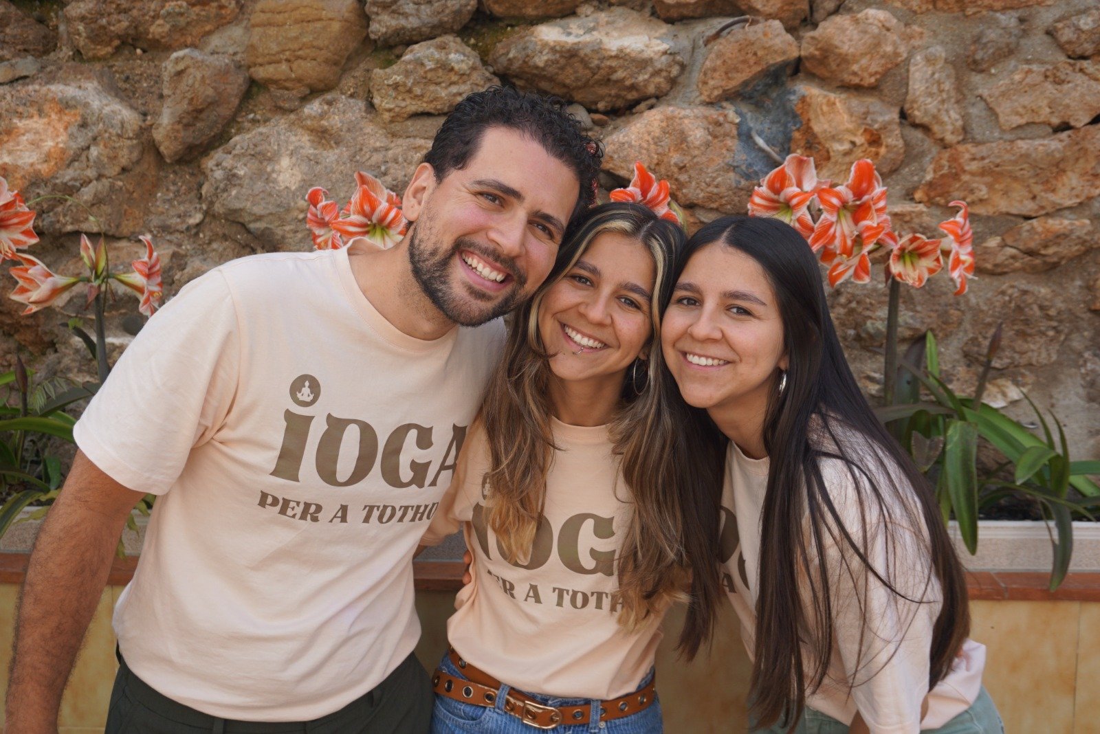 Paula, Natalia i Mario, equip de Ioga Per a Tothom